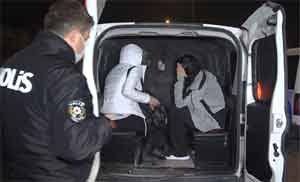 Kısıtlamayı son anlarda ihlal edip, uyuşturucuyla yakalandılar