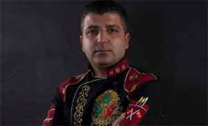 Kocasını, çocuklarının gözü önünde 22 bıçak darbesiyle öldürdü