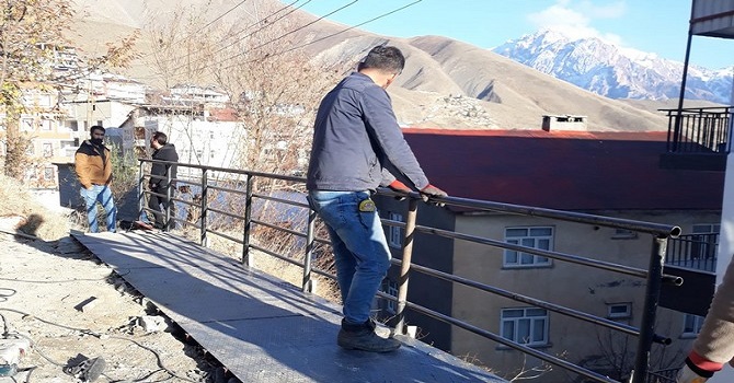 Hakkari Belediyesi uçurum kabusuna son verdi