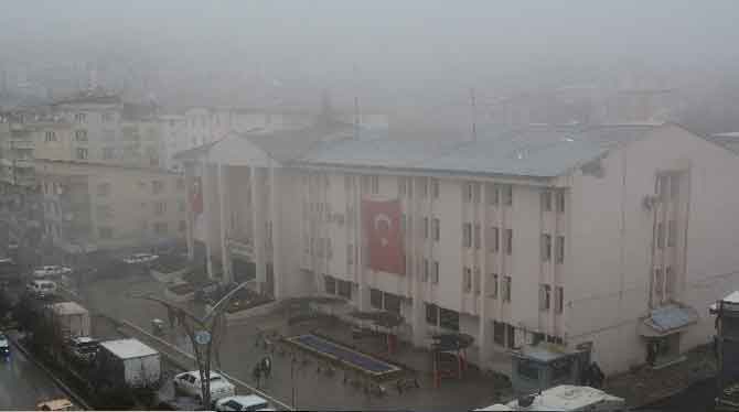 Hakkari'de yağmur ve sis etkili oldu