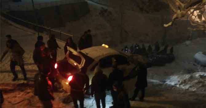 Hakkari'de kar yağışı beraberinde kaza getirdi