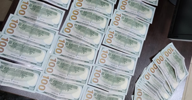 Hakkari'de kumar operasyonu: 4 bin 600 dolar ve 2 bin 110 TL ele geçirildi