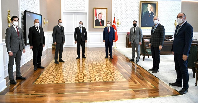 Ak Parti Hakkari heyetinden Bakan Koca'ya ziyaret