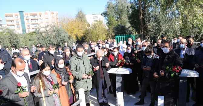 Şerafettin Elçi mezarı başında anıldı