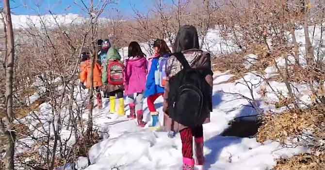 Öğrenciler EBA’ya girmek için -10 derecede saatlerce yürüyerek şebeke aradı