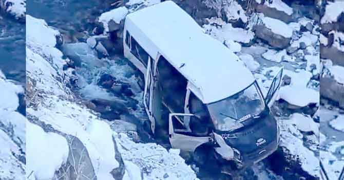 Şemdinli'de trafik kazası: 10 yaralı