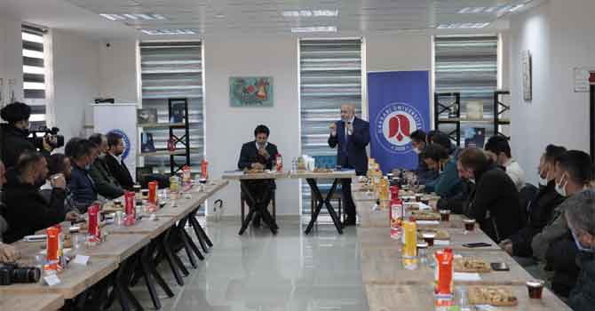 Rektör Pakiş Gazetecilerin gününü kutladı