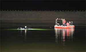 Otomobil gölete uçtu: 2 kişi kayıp