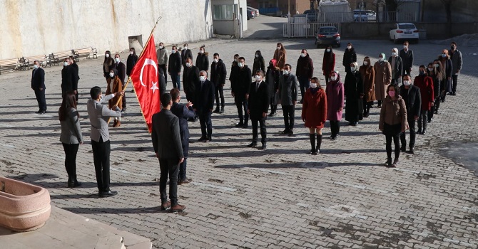 Hakkari'deki okullarda İstiklal Marşı töreni