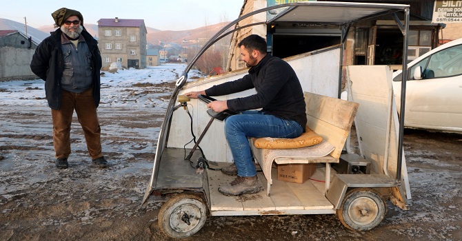 Yüksekovalı Yılmaz, hurda parçalarla elektrikli araba yaptı