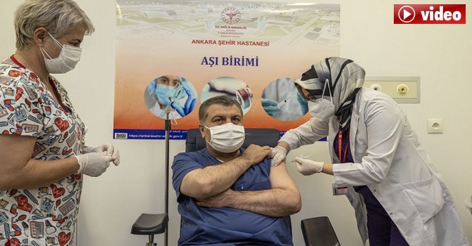 Sağlık Bakanı Koca, koronavirüs aşısı oldu