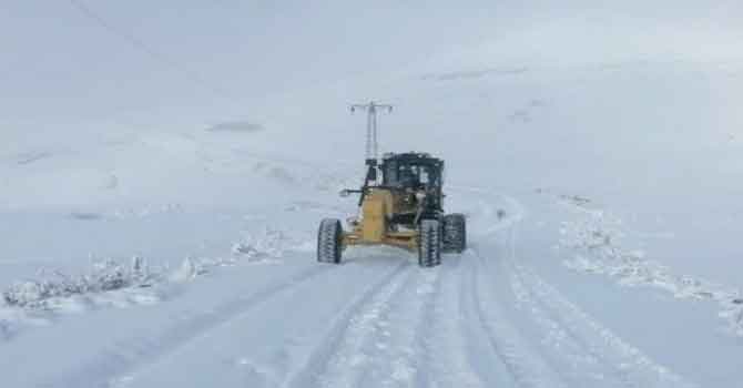Hakkari'de 215 köy ve mezranın yolu kapalı