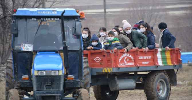 İnternet çekmeyen köyde öğrenciler, EBA için dağa çadır kurdu
