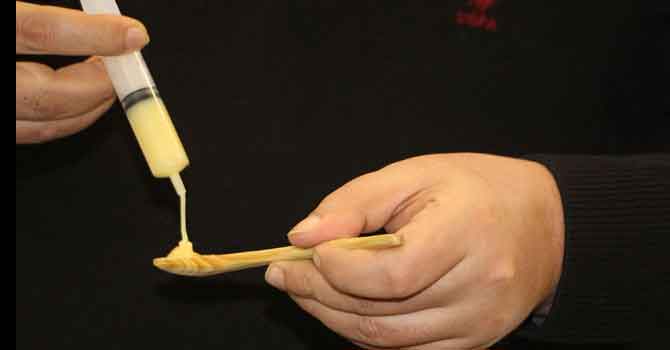 Talep patlaması yaşanan arı sütünün kilosu 10 bin lira