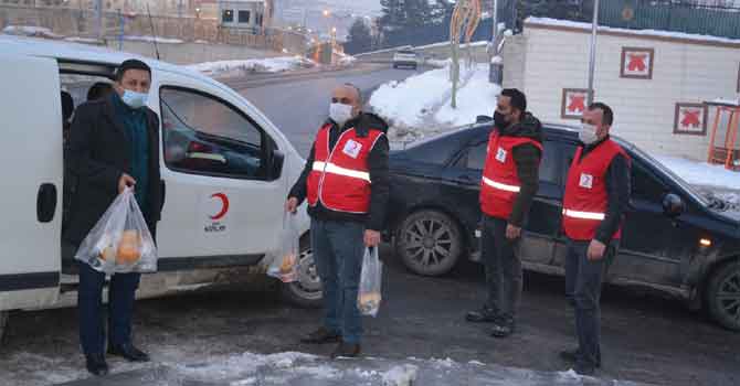 Hakkari Kızılayı'ndan görevlilere sıcak çorba ikramı