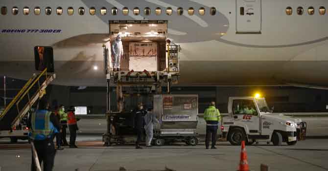 Çin'den 6,5 milyon doz aşı Türkiye'ye getirildi