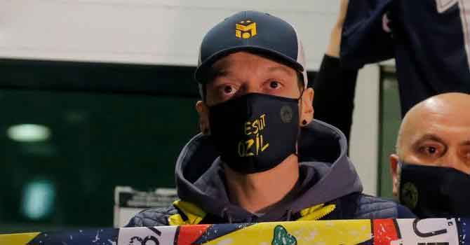 Fenerbahçe Mesut Özil’i transfer etti