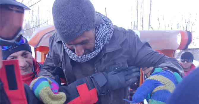 Hakkari'de ayakları donan şahıs 3 saatte kurtarıldı