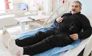 Kamyon şoförü araçtayken ayakları dondu