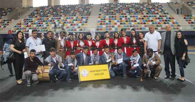 Hakkari'nin Halk oyunlarında büyük başarısı