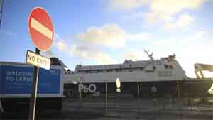 AB, İngiltere ile yaşanan aşı krizinde Kuzey İrlanda kartını oynamaktan vazgeçti