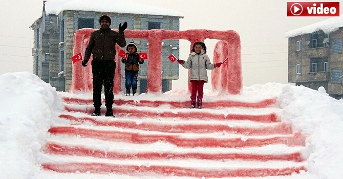 Bakan Akar, Anıtkabir'i görmek isteyen Yüksekovalı Hira'yı Ankara'ya davet etti
