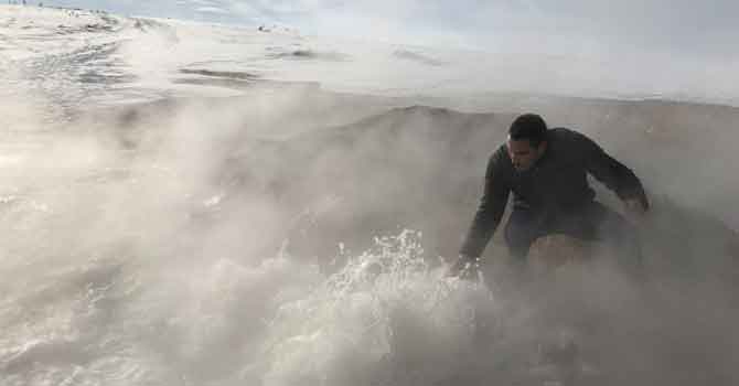 Karlı dağ başında 'termal jakuzi'