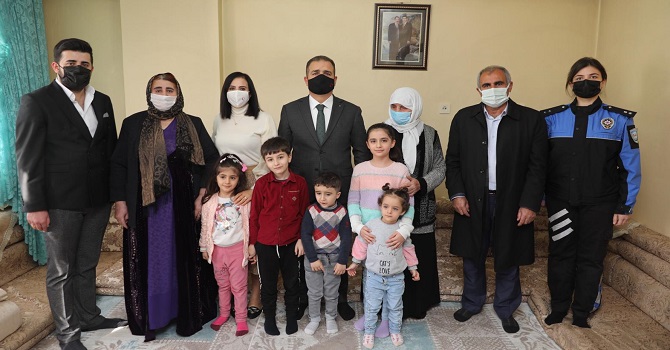 Vali Akbıyık, şehit ailelerini ziyaret etti