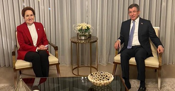 Meral Akşener, Davutoğlu'nu evinde ziyaret etti