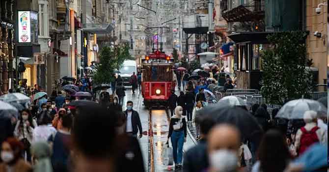 Türkiye'de pandemi araştırması: Her iki kişiden birinin yakını virüse yakalandı