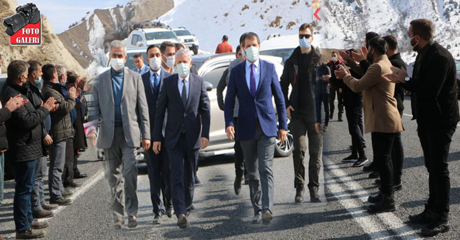 Ak Parti Hakkari il başkanı Özbek, böyle karşılandı