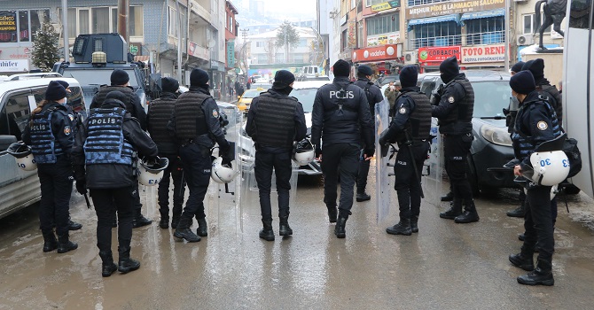 Hakkari'de gösteri ve yürüyüş yasağı uzatıldı