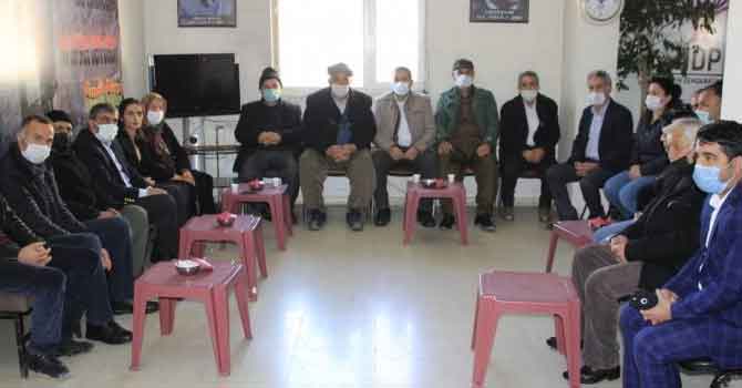 HDP Hakkari İl Eş Başkanları tebrikleri kabul ediyor