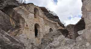Tarihi kilise definecilerin talanına uğradı