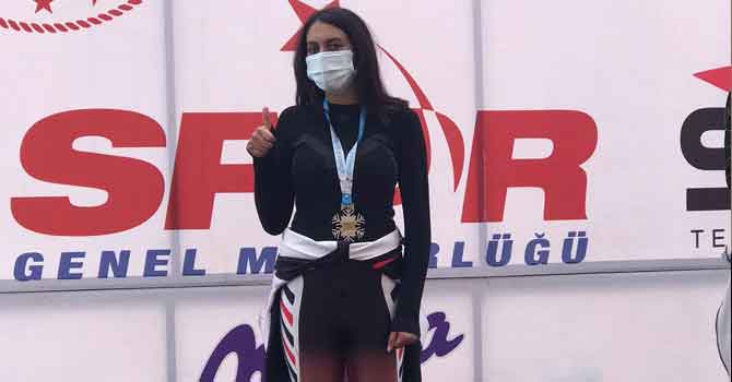 Hakkarili Büşra Ertunç kayakta ikinci oldu