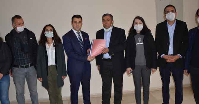 HDP Hakkari il eşbaşkanları mazbatalarını aldı