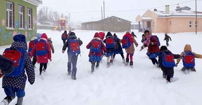 İstanbul ve 19 ilde yüz yüze eğitime kar engeli