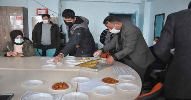 Muhtardan öğretmelere ‘hoş geldiniz' tatlısı