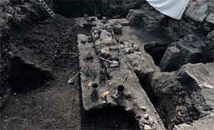 Otopark kazısında, Roma ve Bizans dönemlerine ait duvar kalıntıları bulundu