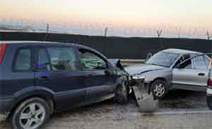 Virajda kontrolden çıkan otomobil karşı şeride geçti: 2 yaralı