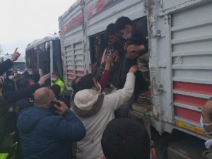 Van’da Kaza Yapan TIR’da 114 Kaçak Göçmen Çıktı