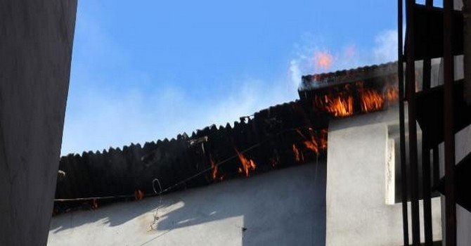 Hakkari'de korkutan yangın