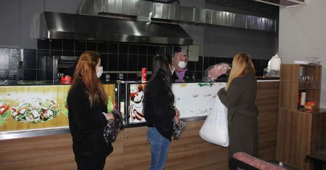Hakkari'de CHP'li kadınlardan 8 Mart etkinliği