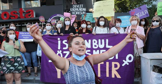8 Mart: Pandeminin yükü kadınların omuzlarında