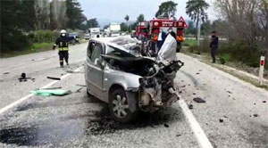 Fethiye'de otomobil, TIR'ın altına girdi: 5 ölü