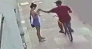 Sevgilisinin cep telefonunu çalan hırsızı arabayla ezdi