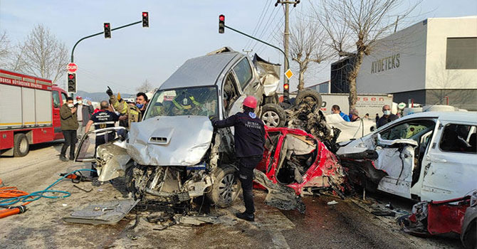 TIR araçların arasına daldı!