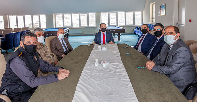 Hakkari Protokolünden Rektör Pakiş'e ziyaret