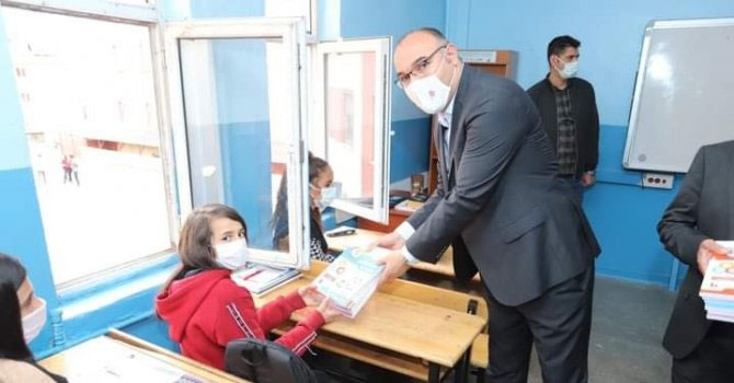 Çukurca belediyesinden eğiteme destek