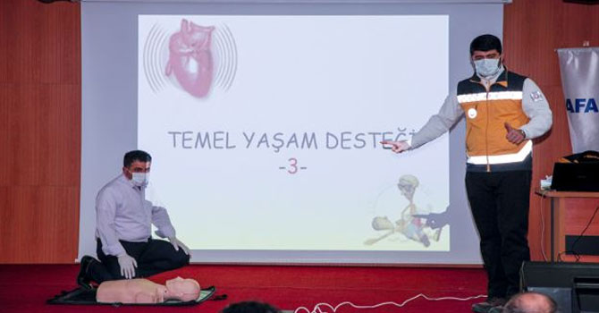 Hakkari Üniversitesi personeline ilk yardım eğitimi verildi